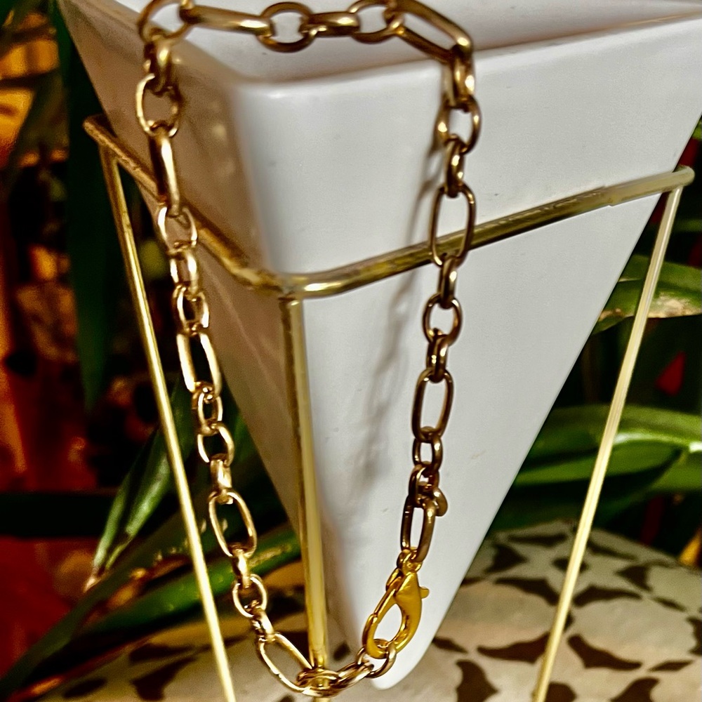 Elegant Gold Chain Bracelet
